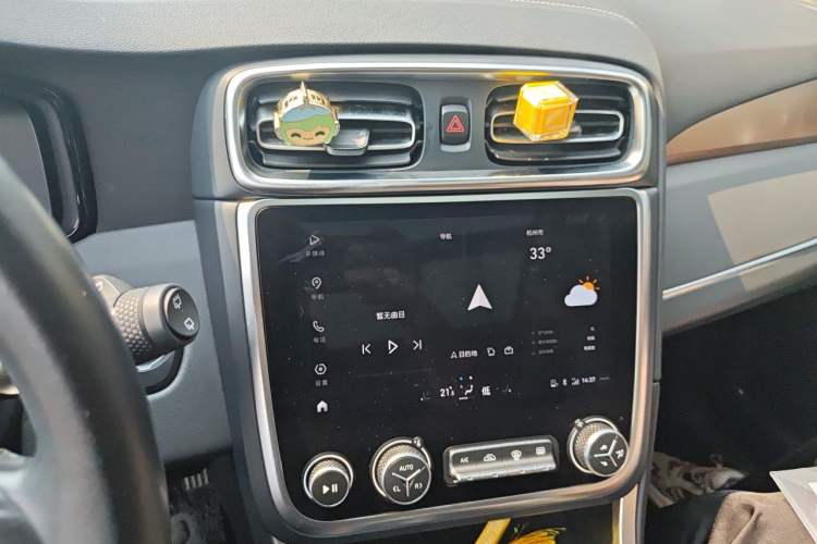 Used Lynk & Co 01 2019 2.0T Two-Wheel-Drive Pro Version China VI Standard Audio And AC Panel