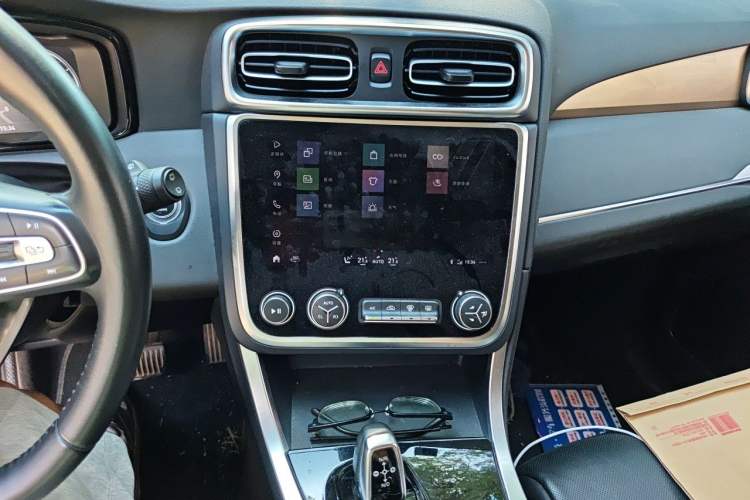 Used Lynk & Co 01 2019 2.0T Two-Wheel-Drive Pro Version China VI Standard Audio And AC Panel