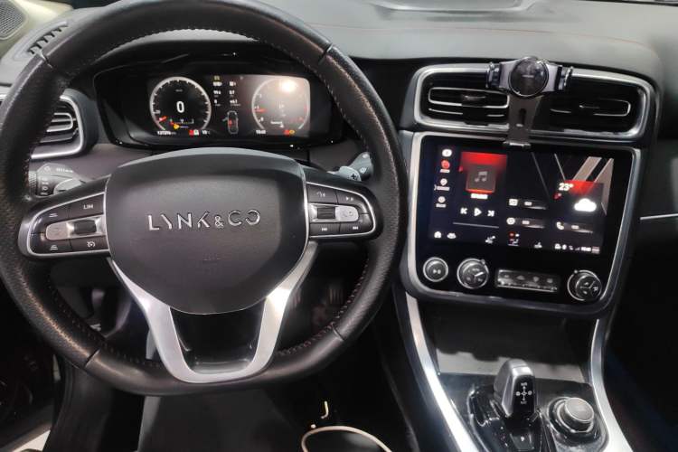 Used Lynk & Co 01 2019 2.0T Four-Wheel Drive Genie Pro Version China VI Standard Center Console