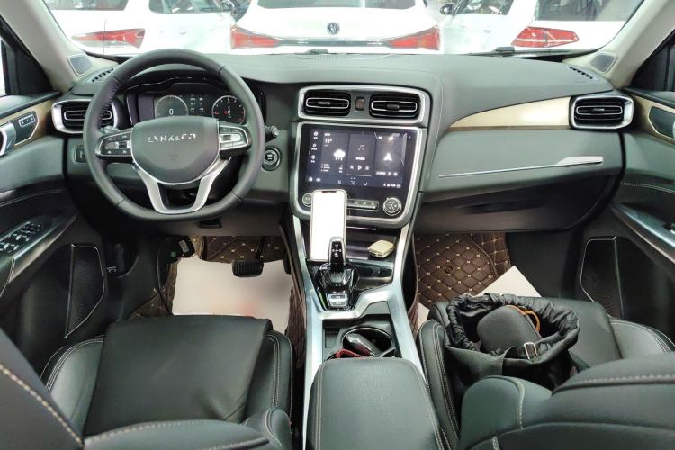 Used Lynk & Co 01 2019 2.0T Two-Wheel-Drive Pro Version China VI Standard Center Console