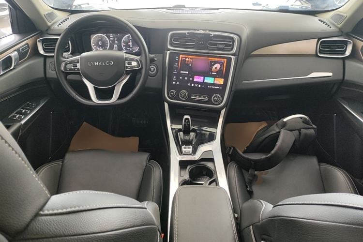 Used Lynk & Co 01 2019 2.0T Two-Wheel-Drive Pro Version China VI Standard Center Console