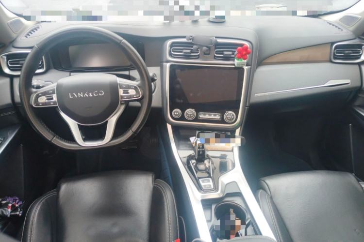 Used Lynk & Co 01 2019 2.0T Two-Wheel-Drive Pro Version China VI Standard Center Console
