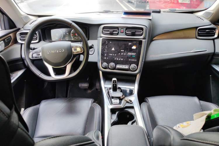 Used Lynk & Co 01 2019 2.0T Two-Wheel-Drive Pro Version China V Standard Center Console