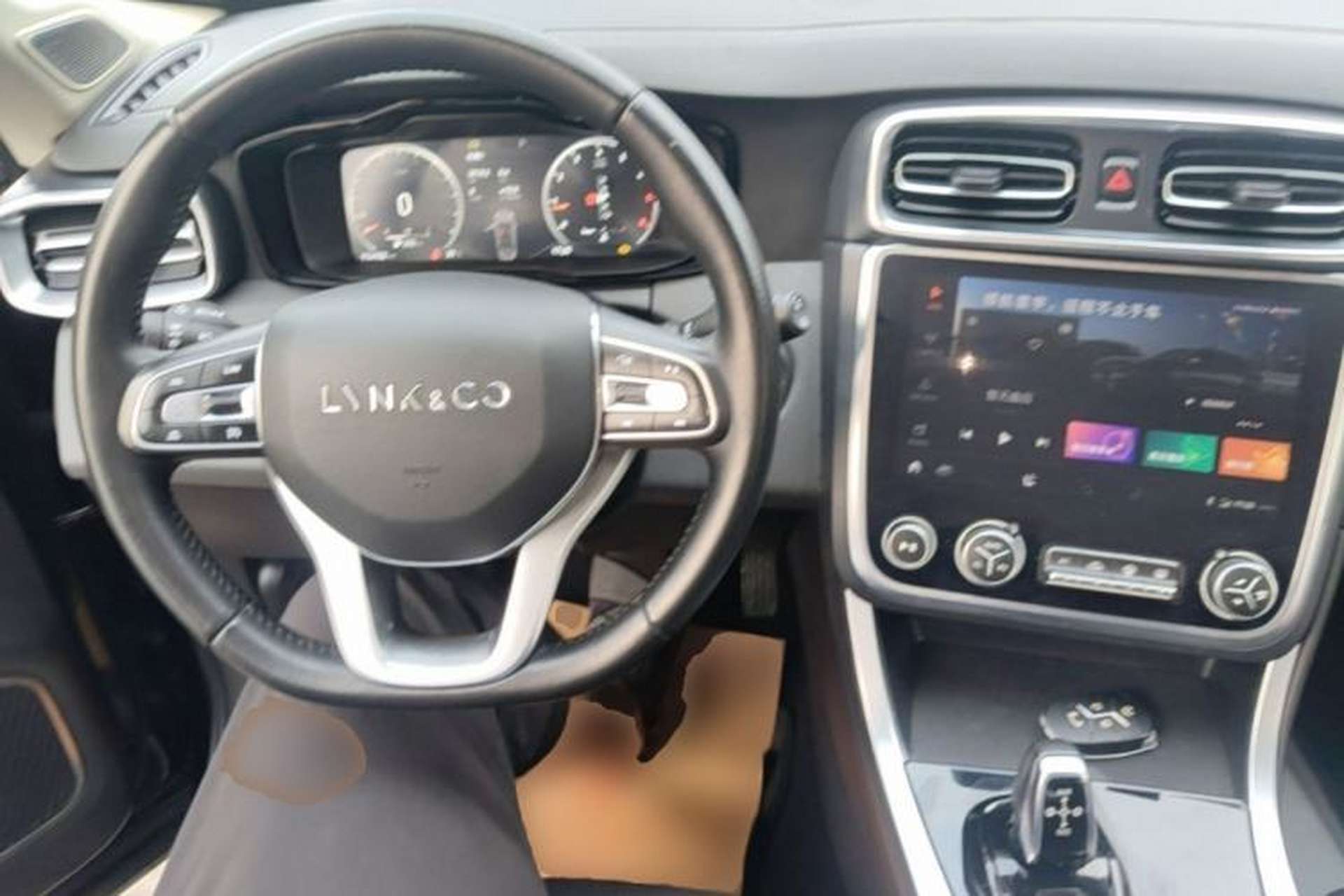 Used Lynk & Co 01 2019 2.0T Two-Wheel-Drive Pro Version China VI Standard Center Console