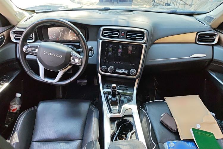 Used Lynk & Co 01 2019 2.0T Two-Wheel-Drive Pro Version China VI Standard Center Console