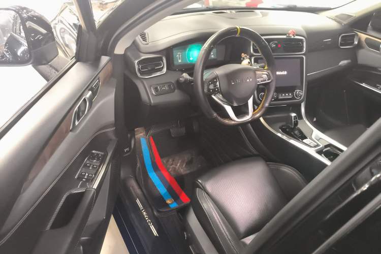 Used Lynk & Co 01 2019 2.0T Two-Wheel-Drive Pro Version China VI Standard Driver Seat