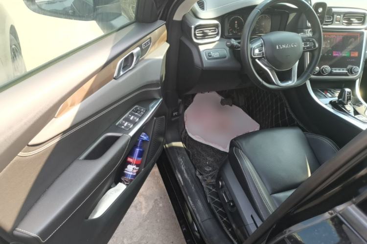 Used Lynk & Co 01 2019 2.0T Two-Wheel-Drive Pro Version China VI Standard Driver Seat