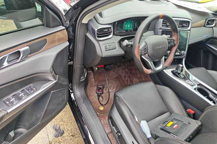 Used Lynk & Co 01 2019 2.0T Two-Wheel-Drive Version China VI Standard Driver Seat