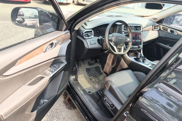Used Lynk & Co 01 2019 2.0T Two-Wheel-Drive Pro Version China VI Standard Driver Seat
