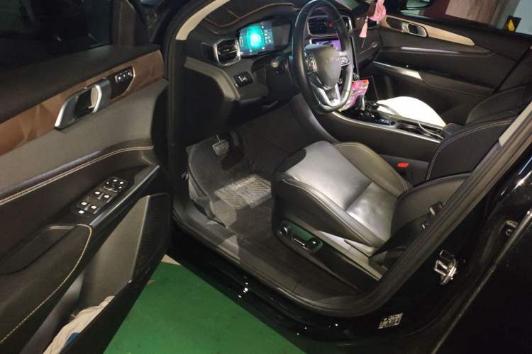 Used Lynk & Co 01 2019 2.0T Two-Wheel-Drive Pro Version China VI Standard Driver Seat