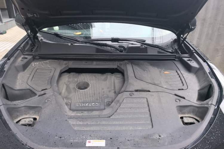 Used Lynk & Co 01 2019 2.0T Two-Wheel-Drive Pro Version China VI Standard Engine Bay