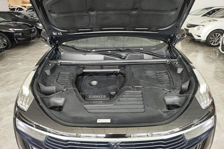 Used Lynk & Co 01 2019 2.0T Two-Wheel-Drive Pro Version China VI Standard Engine Bay