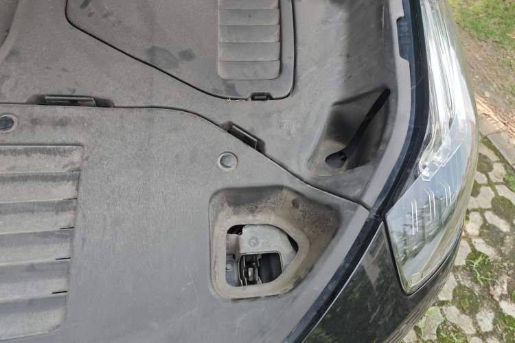 Used Lynk & Co 01 2019 2.0T Two-Wheel-Drive Pro Version China VI Standard Engine Bay Left