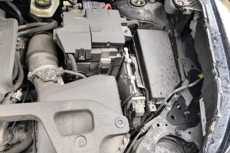 Used Lynk & Co 01 2019 2.0T Two-Wheel-Drive Pro Version China VI Standard Engine Bay Left
