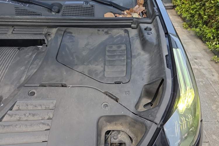 Used Lynk & Co 01 2019 2.0T Two-Wheel-Drive Pro Version China VI Standard Engine Bay Left