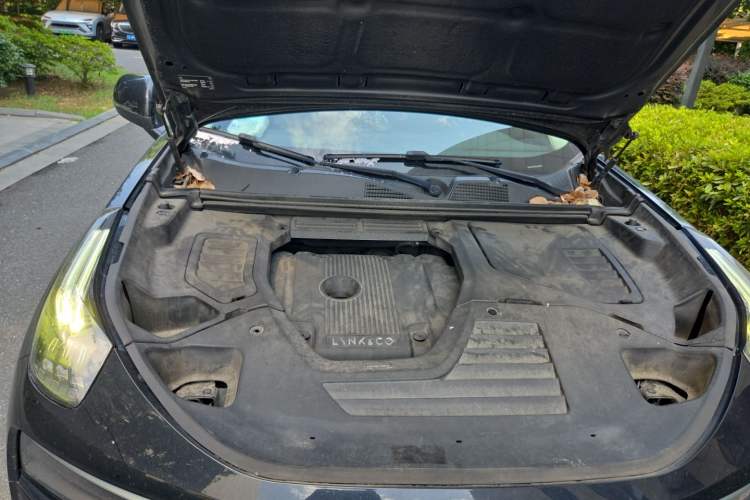 Used Lynk & Co 01 2019 2.0T Two-Wheel-Drive Pro Version China VI Standard Engine Bay