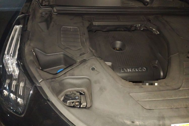 Used Lynk & Co 01 2019 2.0T Two-Wheel-Drive Pro Version China VI Standard Engine Bay Right