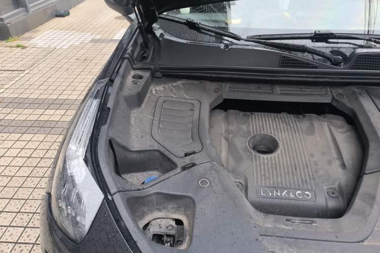 Used Lynk & Co 01 2019 2.0T Two-Wheel-Drive Pro Version China VI Standard Engine Bay Right