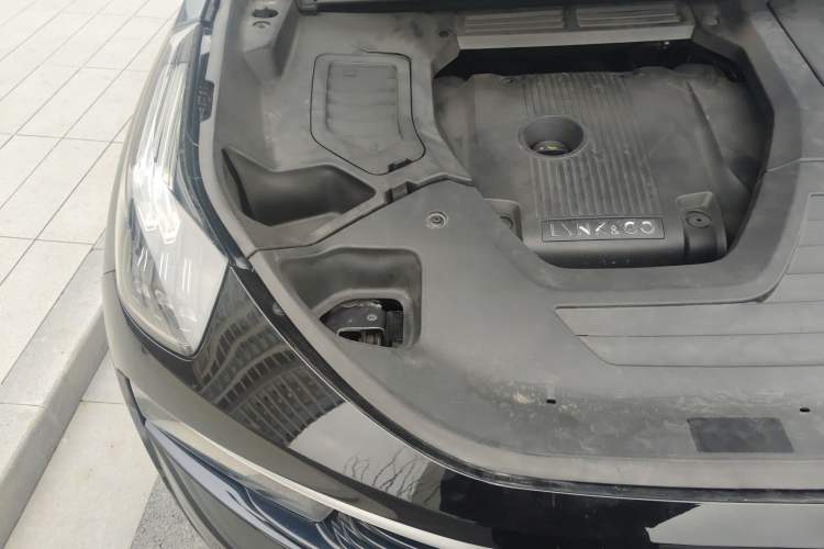 Used Lynk & Co 01 2019 2.0T Two-Wheel-Drive Pro Version China VI Standard Engine Bay Right