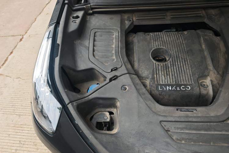 Used Lynk & Co 01 2019 2.0T Two-Wheel-Drive Pro Version China VI Standard Engine Bay Right