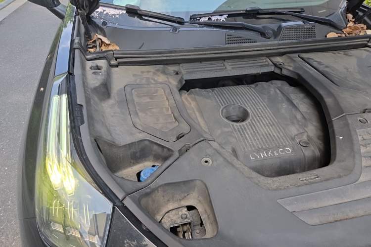 Used Lynk & Co 01 2019 2.0T Two-Wheel-Drive Pro Version China VI Standard Engine Bay Right