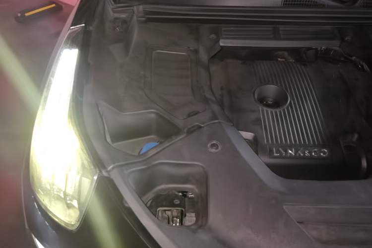 Used Lynk & Co 01 2019 2.0T Two-Wheel-Drive Pro Version China VI Standard Engine Bay Right
