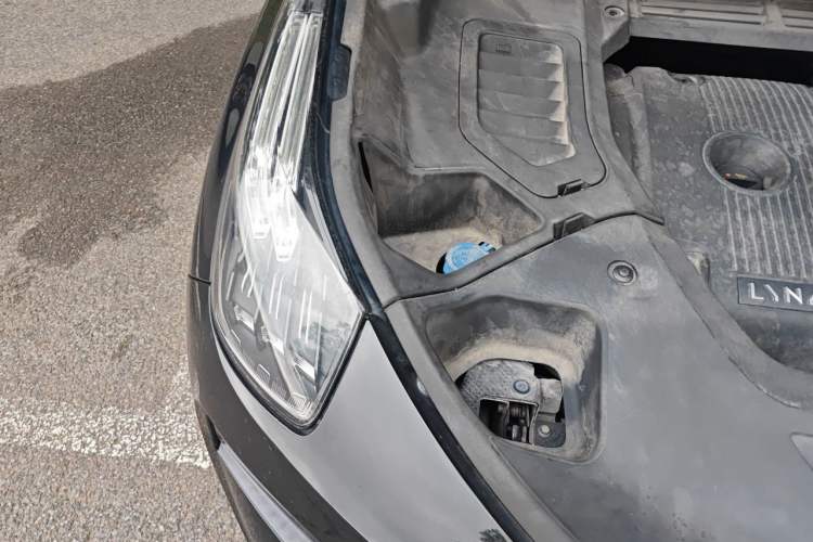 Used Lynk & Co 01 2019 2.0T Two-Wheel-Drive Pro Version China VI Standard Engine Bay Right