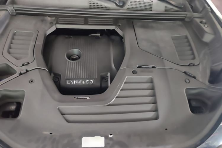 Used Lynk & Co 01 2019 2.0T Two-Wheel-Drive Pro Version China VI Standard Engine Bay