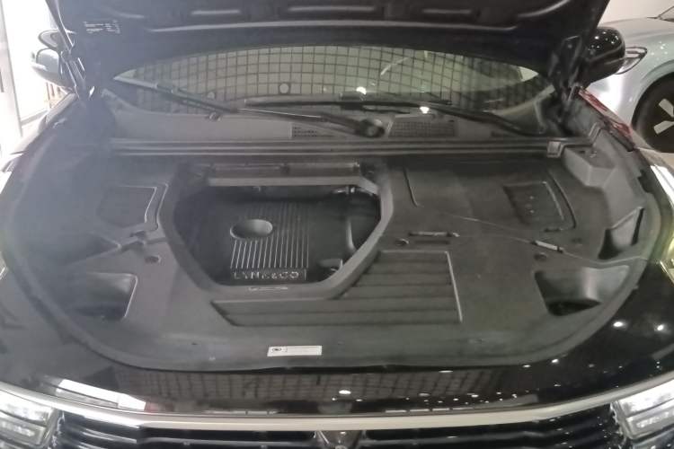 Used Lynk & Co 01 2019 2.0T Two-Wheel-Drive Pro Version China VI Standard Engine Bay