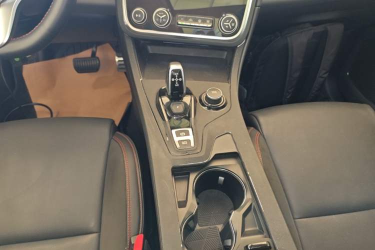 Used Lynk & Co 01 2019 2.0T Four-Wheel Drive Genie Pro Version China VI Standard Gear Lever