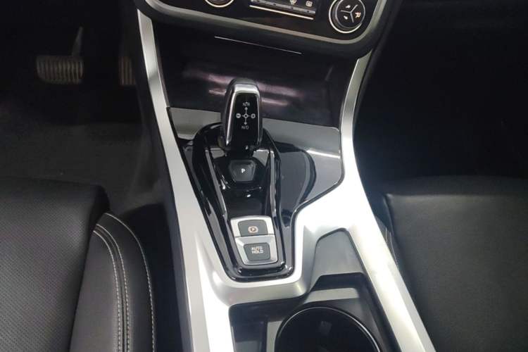 Used Lynk & Co 01 2019 2.0T Two-Wheel-Drive Pro Version China VI Standard Gear Lever