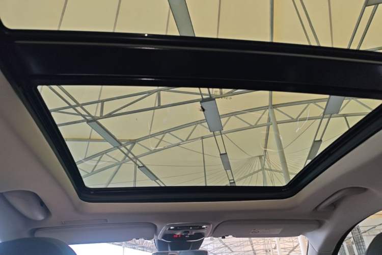 Used Lynk & Co 01 2019 2.0T Four-Wheel Drive Genie Pro Version China VI Standard Headliner