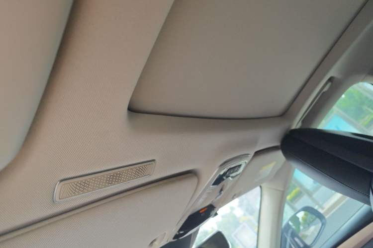 Used Lynk & Co 01 2019 2.0T Two-Wheel-Drive Pro Version China VI Standard Headliner