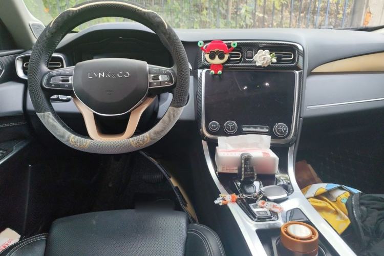 Used Lynk & Co 01 2019 2.0T Two-Wheel-Drive Pro Version China VI Standard Interior 2