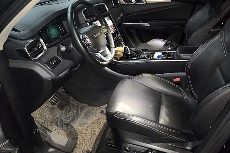 Used Lynk & Co 01 2019 2.0T Two-Wheel-Drive Pro Version China VI Standard Interior 3