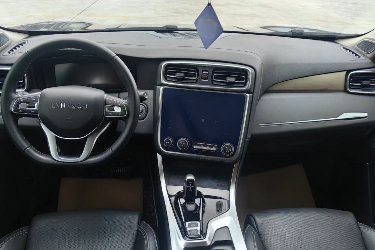 Used Lynk & Co 01 2019 2.0T Two-Wheel-Drive Pro Version China VI Standard Interior 3