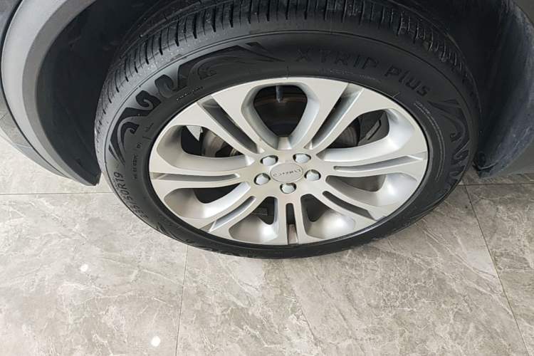 Used Lynk & Co 01 2019 2.0T Two-Wheel-Drive Pro Version China VI Standard Left Front Wheel Hub