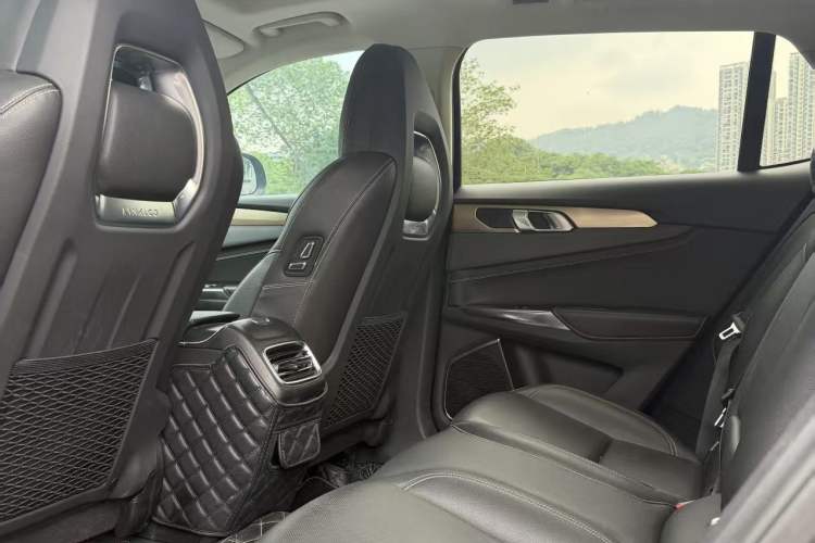 Used Lynk & Co 01 2019 2.0T Two-Wheel-Drive Pro Version China VI Standard Left Rear Seat