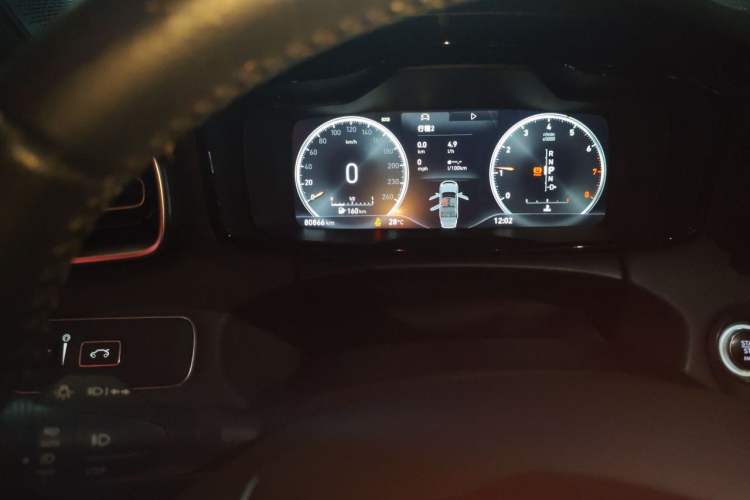 Used Lynk & Co 01 2019 2.0T Two-Wheel-Drive Pro Version China VI Standard Odometer Close Up