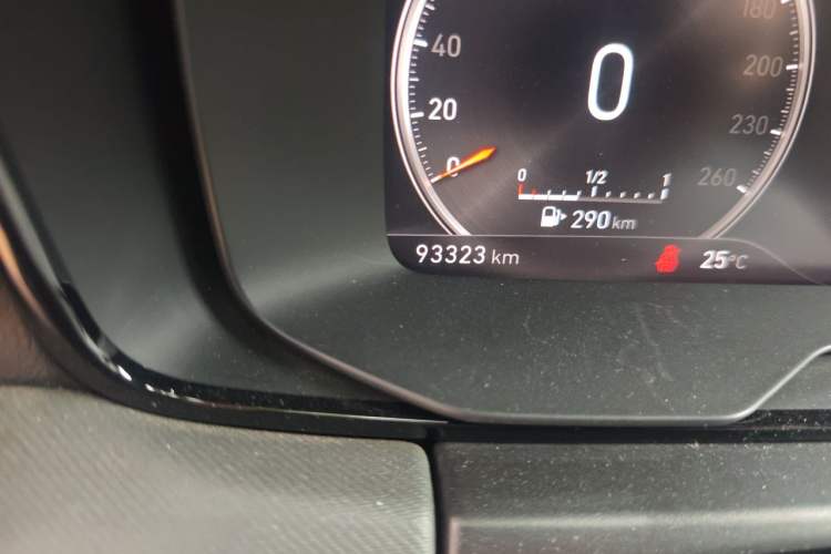 Used Lynk & Co 01 2019 2.0T Two-Wheel-Drive Pro Version China VI Standard Odometer Close Up