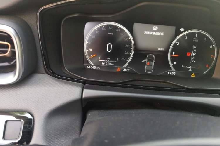 Used Lynk & Co 01 2019 2.0T Two-Wheel-Drive Pro Version China VI Standard Odometer Close Up
