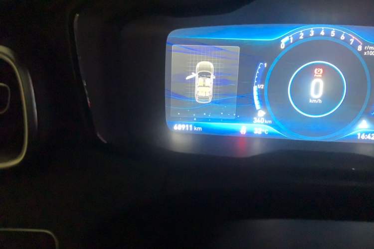 Used Lynk & Co 01 2019 2.0T Two-Wheel-Drive Pro Version China VI Standard Odometer Close Up