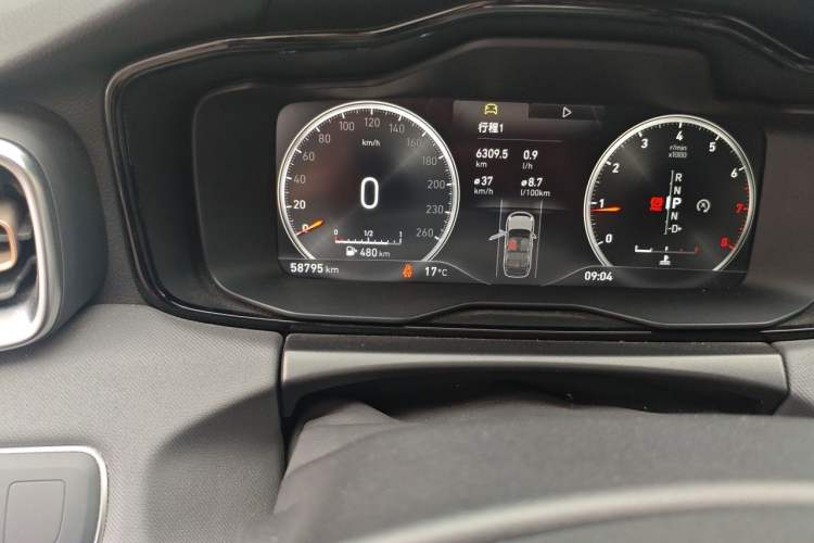 Used Lynk & Co 01 2019 2.0T Two-Wheel-Drive Pro Version China VI Standard Odometer Close Up