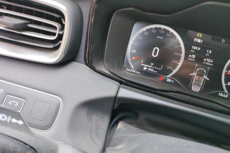 Used Lynk & Co 01 2019 2.0T Two-Wheel-Drive Pro Version China V Standard Odometer Close Up