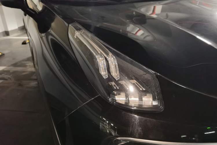 Used Lynk & Co 01 2019 2.0T Two-Wheel-Drive Pro Version China VI Standard Right Front Headlight