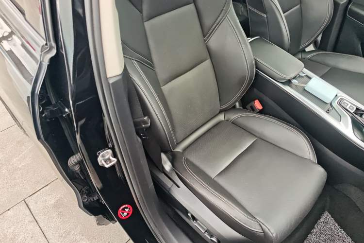 Used Lynk & Co 01 2019 2.0T Two-Wheel-Drive Pro Version China VI Standard Right Front Seat
