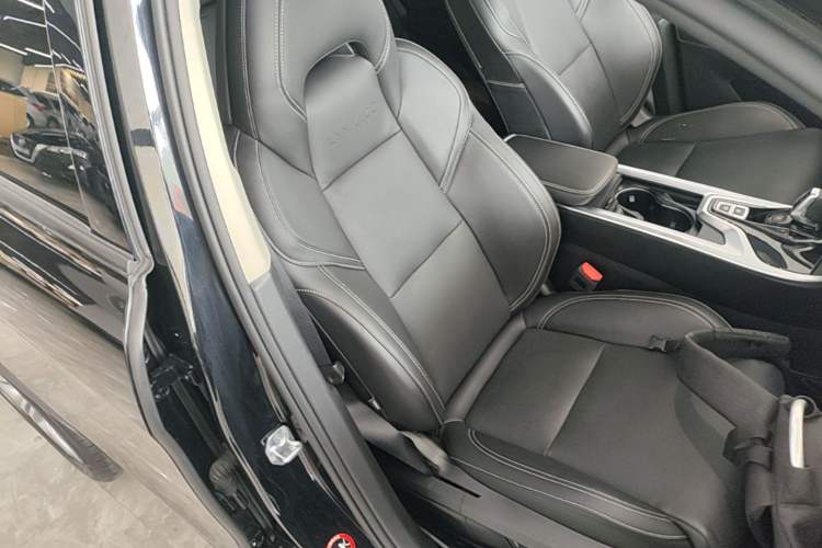 Used Lynk & Co 01 2019 2.0T Two-Wheel-Drive Pro Version China VI Standard Right Front Seat