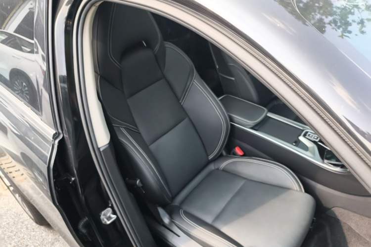 Used Lynk & Co 01 2019 2.0T Two-Wheel-Drive Pro Version China VI Standard Right Front Seat
