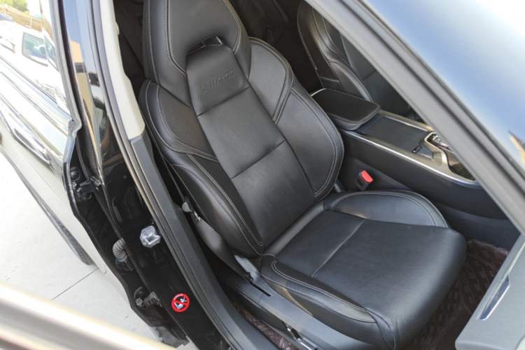 Used Lynk & Co 01 2019 2.0T Two-Wheel-Drive Pro Version China VI Standard Right Front Seat