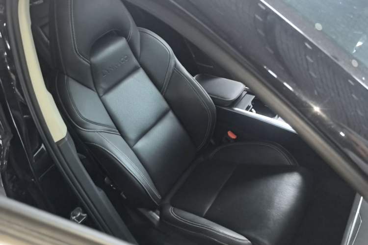Used Lynk & Co 01 2019 2.0T Two-Wheel-Drive Pro Version China VI Standard Right Front Seat
